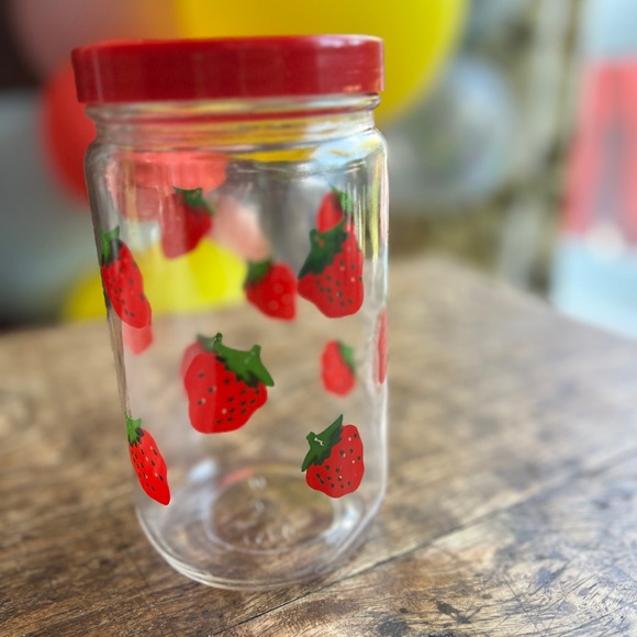 Large vintage glass jar, strawberry jar, strawberry print. Lidded jar - Picture 4 of 9